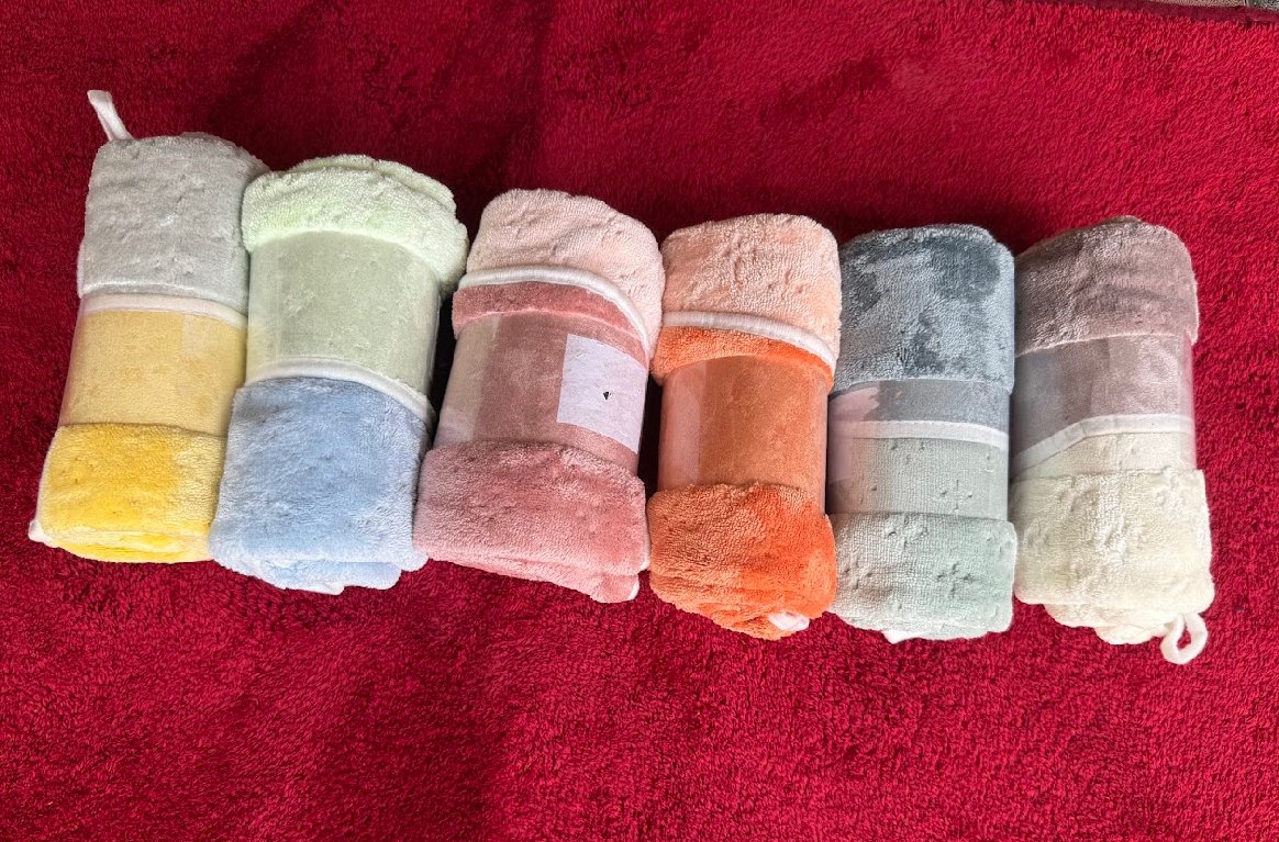 HAND TOWELS (3)
